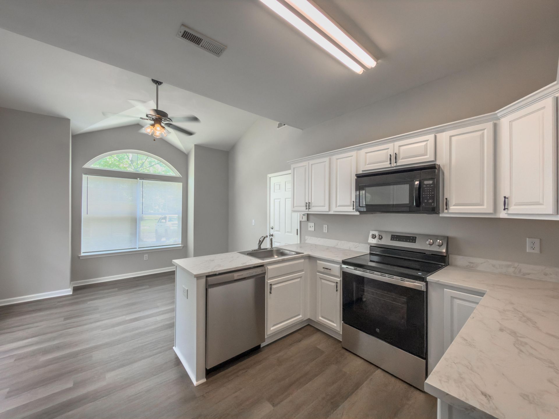 251 Grand Oaks Drive Photo 6