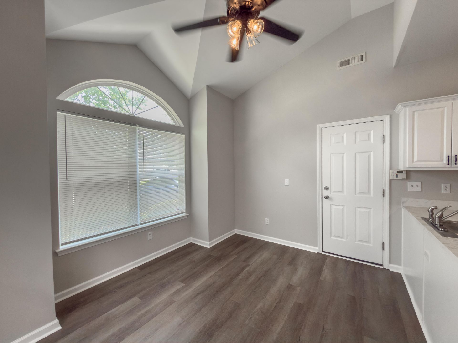 251 Grand Oaks Drive Photo 9