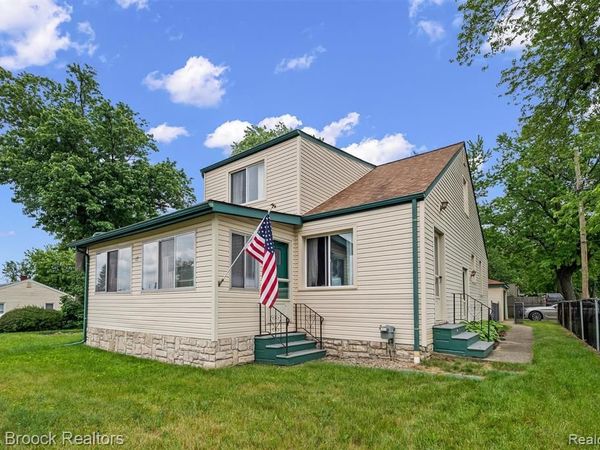 67 W Columbia Avenue, Pontiac, MI 48340