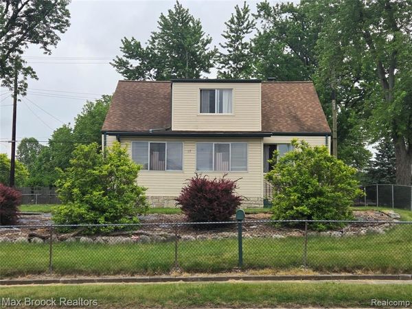 67 W Columbia Avenue , Pontiac, MI 48340