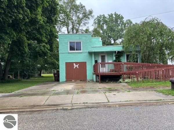 612 Liberty Street, Alma, MI 48801