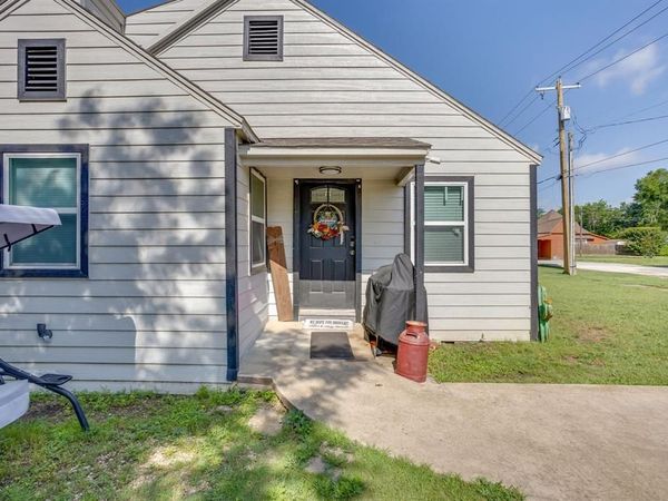 109 W Purdom Avenue, Alvarado, TX 76009