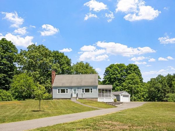 168 Washington St, Groveland, MA 01834