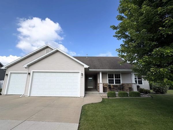 1578 LONE OAK DRIVE, Neenah, WI 54956