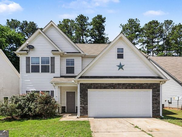 29 Hill Top Circle, Grantville, GA 30220
