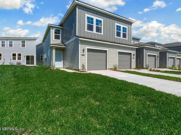 182 BRAZIL NUT Circle, Jacksonville, FL 32218