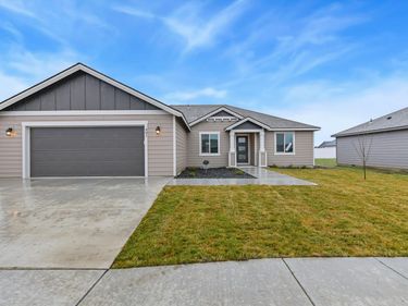 401 Glenwood Ave, Grandview, WA 98930