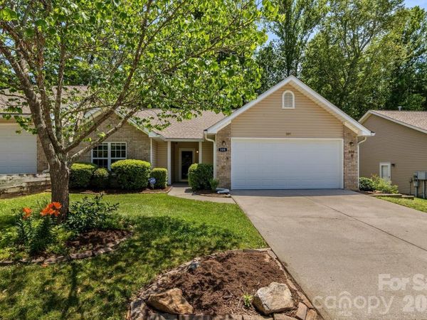 308 Wiltshire Circle , Fletcher, NC 28732