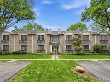 1735 Tiverton Road, Bloomfield Hills, MI 48304