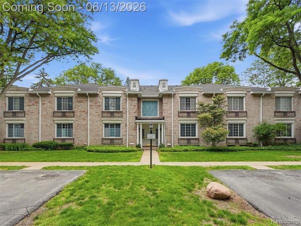 1735 Tiverton Road, Bloomfield Hills, MI 48304