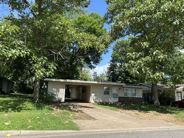 1710 S Detroit Avenue, Russellville, AR 72801
