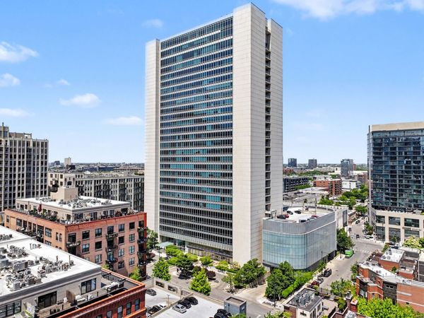 500 W Superior Street , Unit 1805, Chicago, IL 60654