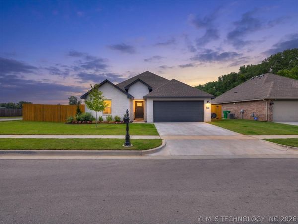 7030 E 155th Place S, Bixby, OK 74008