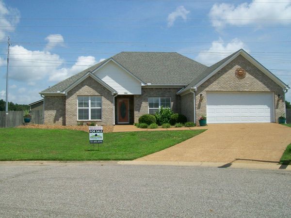 186 WALNUT TRACE DR, Jackson, TN 38305