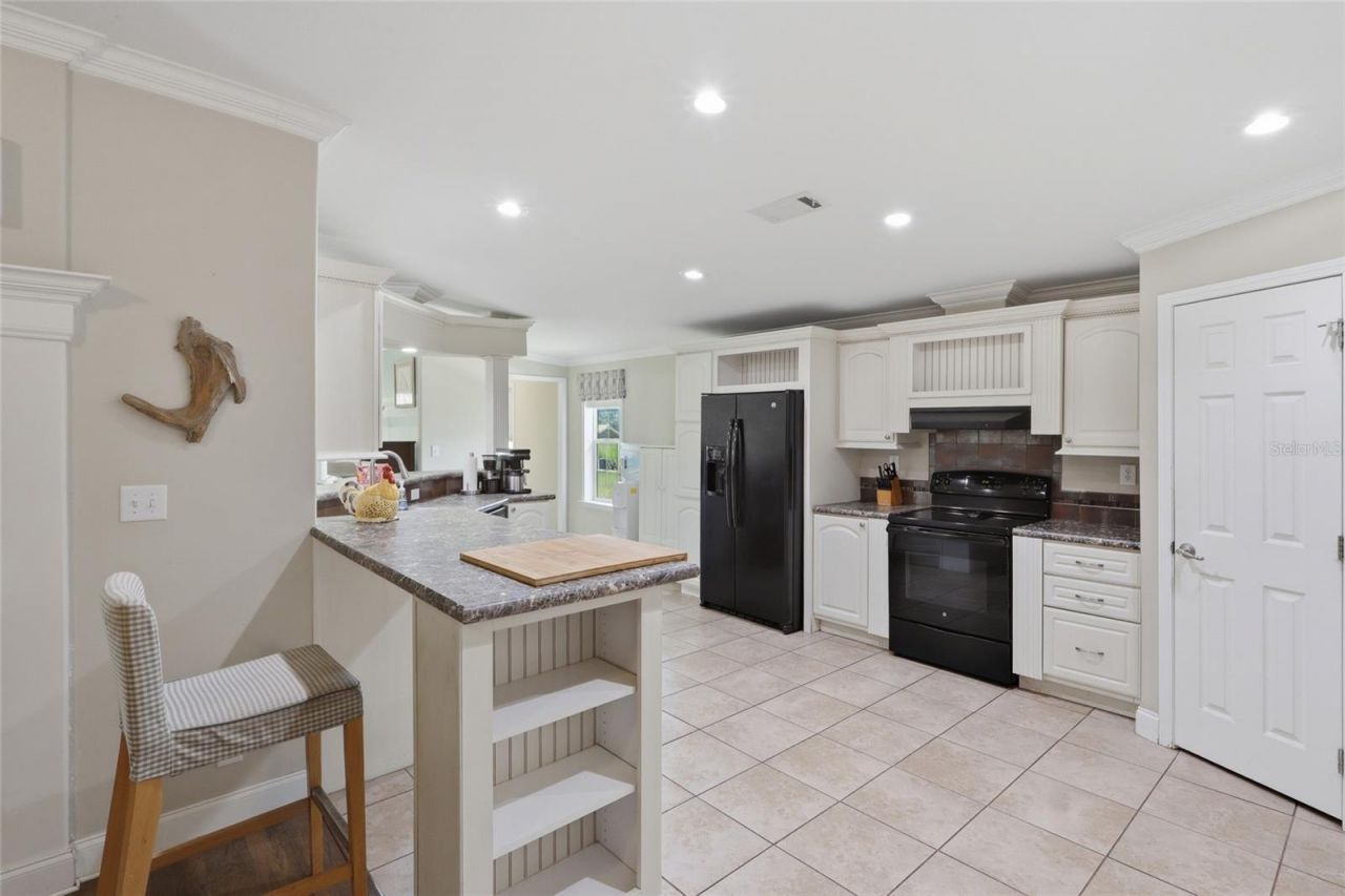 9468 Janmar Road , Dade City, FL 33525 Photo