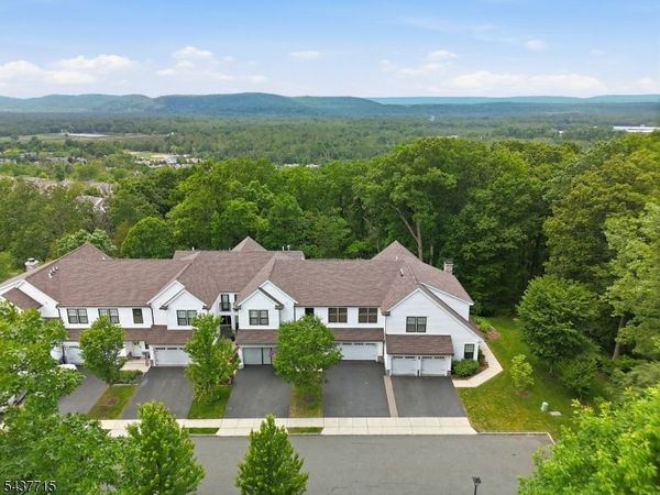 9 Coneflower Ct, Allamuchy, NJ 07840