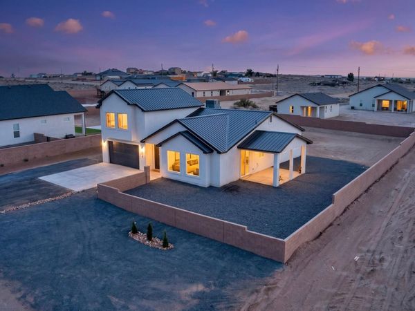 421 9th Avenue NE, Rio Rancho, NM 87124
