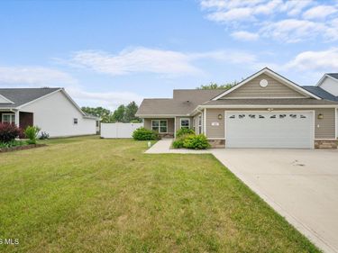 13 Cascade Lane, Delta, OH 43515
