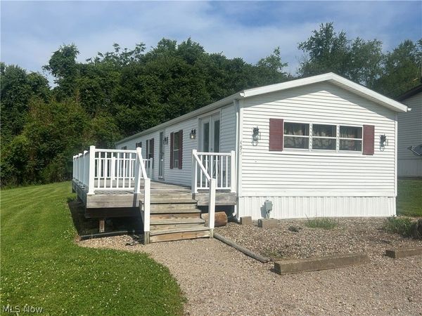 495 S. Pleasant Grove Circle , Zanesville, OH 43701