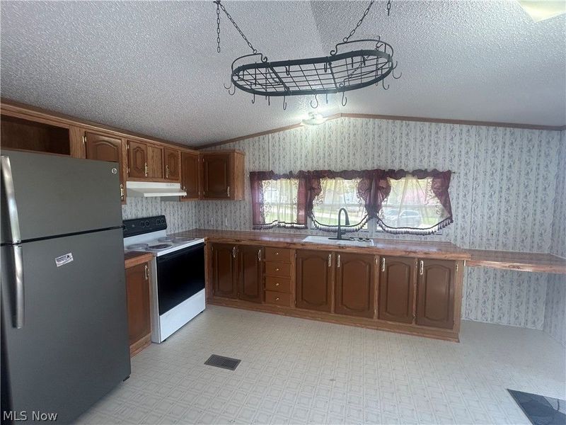 495 S. Pleasant Grove Circle , Zanesville, OH 43701 Photo 5