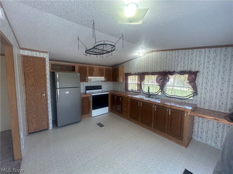 495 S. Pleasant Grove Circle , Zanesville, OH 43701 Photo 6