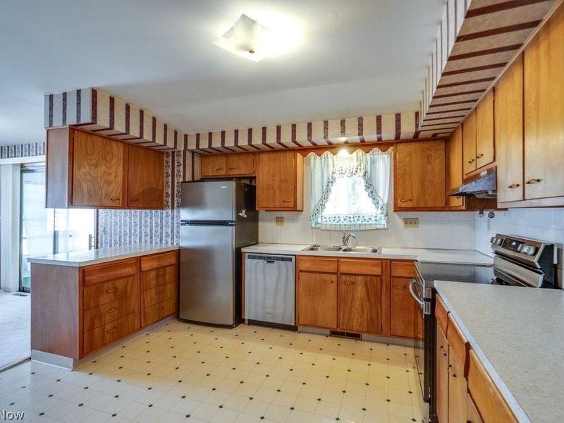 209 Shiawassee Avenue, Akron, OH 44333 Photo 19