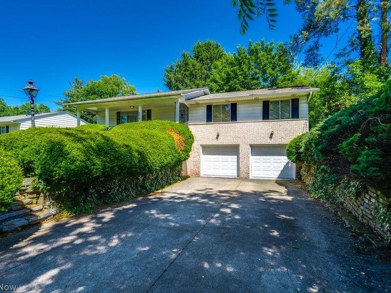 209 Shiawassee Avenue, Akron, OH 44333 Photo 3