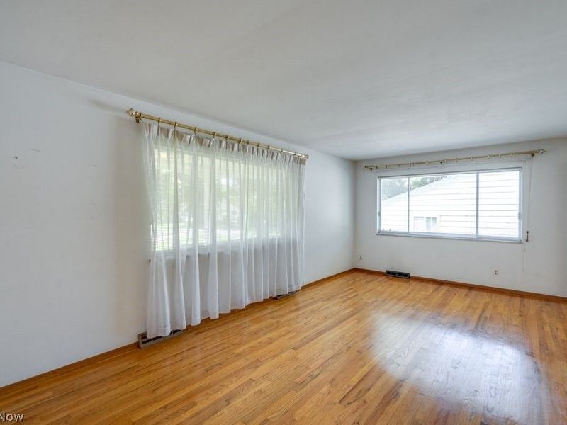 209 Shiawassee Avenue, Akron, OH 44333 Photo 6
