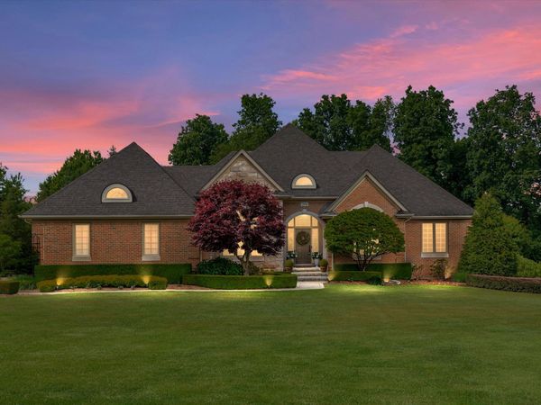 2896 Long Winter Lane, Oakland, MI 48363
