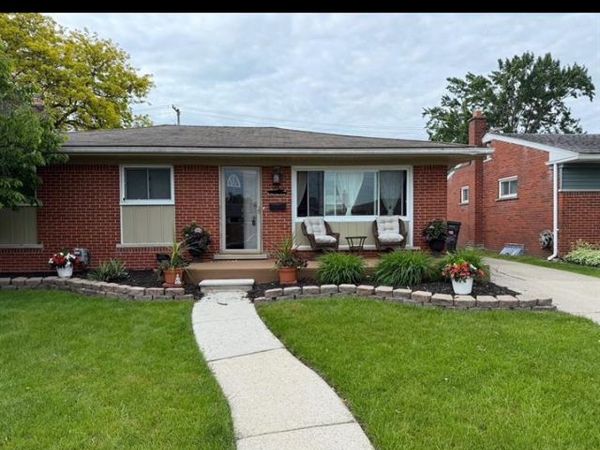 21736 Timberidge Street, St. Clair Shores, MI 48082