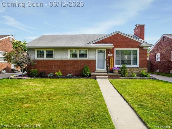 21701 Chalon Street, St. Clair Shores, MI 48080