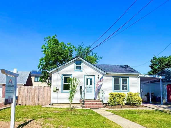 17 W 2nd Street, Deer Park, NY 11729