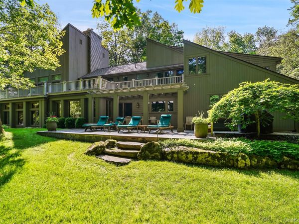 17 Eastwoods Road , Pound Ridge, NY 10576