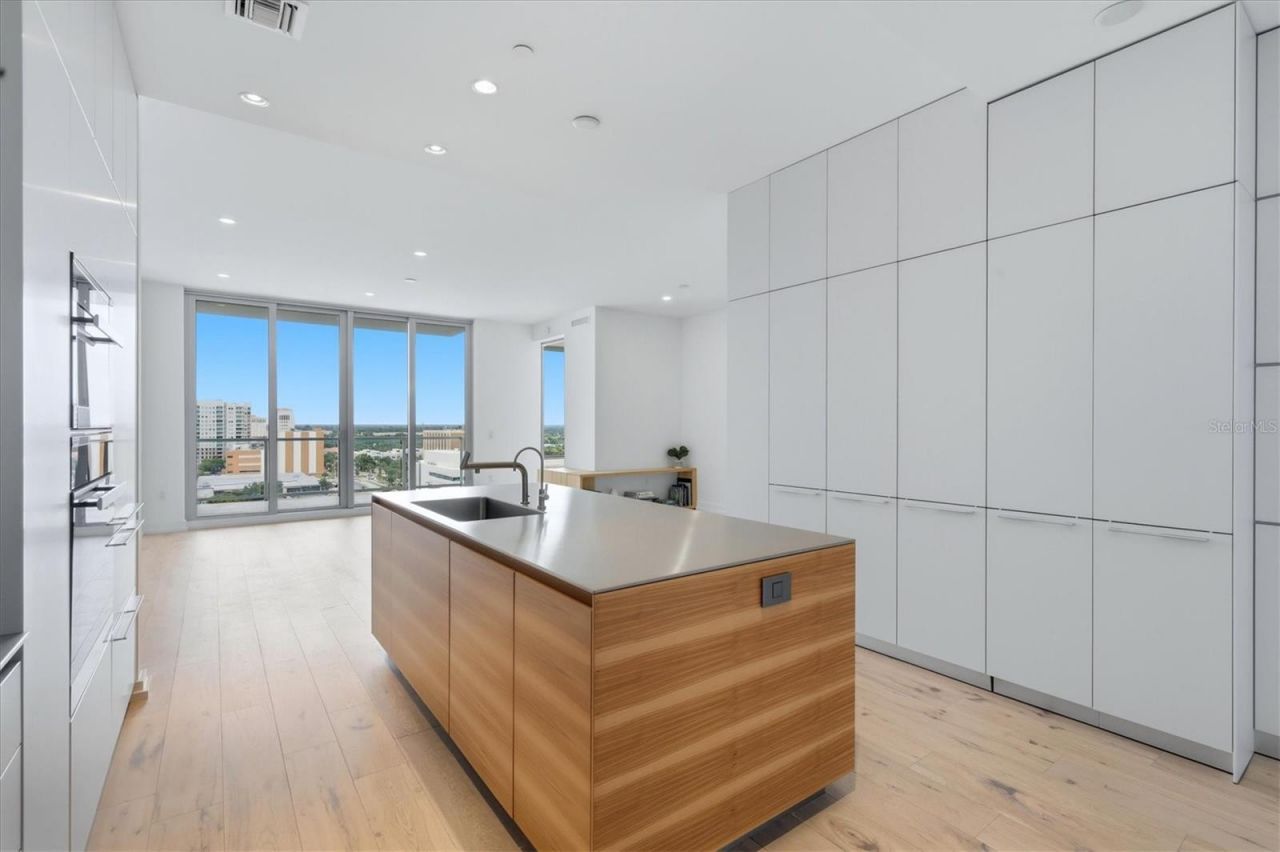 111 S Pineapple Avenue, Unit 1103, Sarasota, FL 34236 Photo