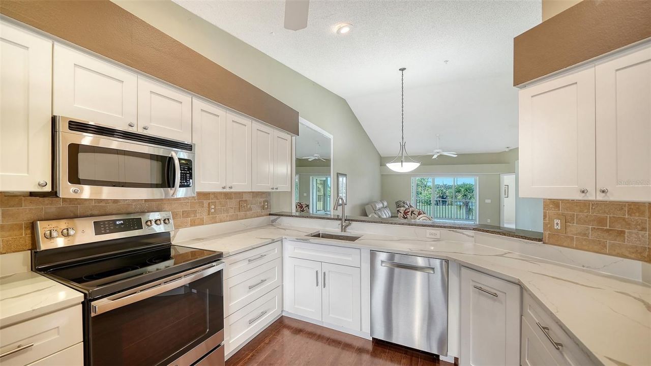 9641 Castle Point Drive, Unit 1226, Sarasota, FL 34238 Photo