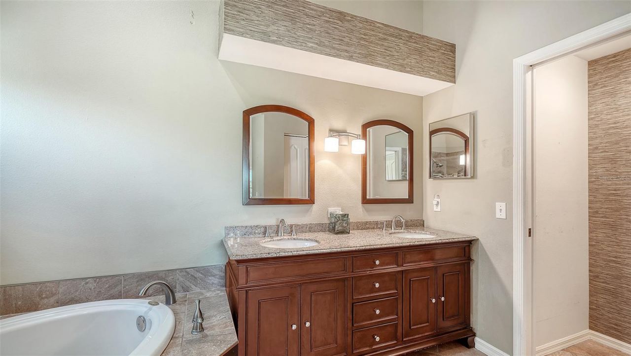 9641 Castle Point Drive, Unit 1226, Sarasota, FL 34238 Photo