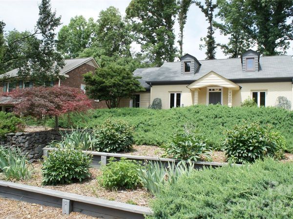 4400 Woods End Lane , Charlotte, NC 28277