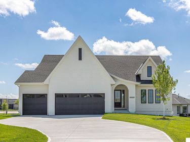 10212 S 180th Avenue Circle, Omaha, NE 68136