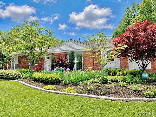 8412 Old Bonhomme Road, University City, MO 63132
