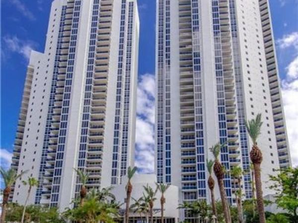 19111 Collins Avenue, Unit 2807, Sunny Isles Beach, FL 33160