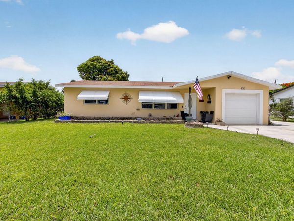 220 SW 10th Avenue, Boynton Beach, FL 33435