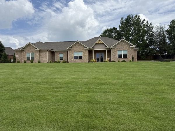 37 Knotting Hill Dr , Fayetteville, TN 37334