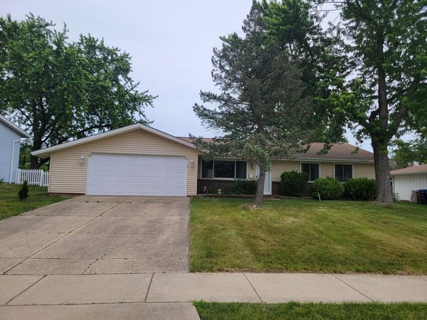 132 W Hartford Drive , Schaumburg, IL 60193