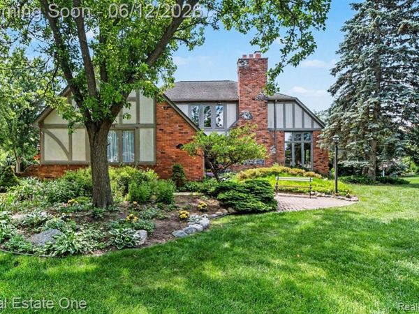 1751 Carpenter Drive, Troy, MI 48098