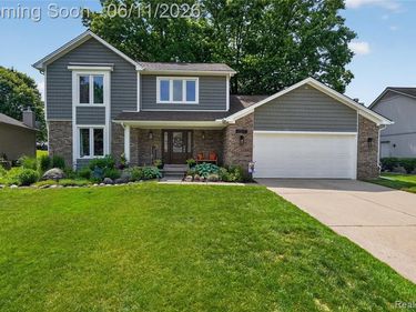 2021 Huntingdon Drive, Wixom, MI 48393