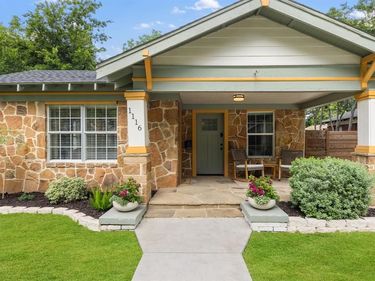 1116 S Montreal Avenue, Dallas, TX 75208