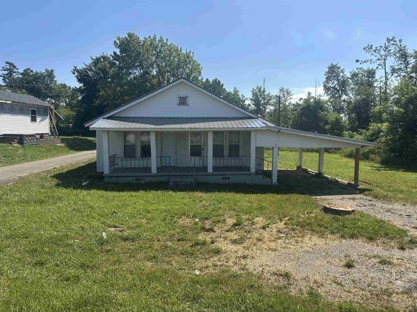 465 PEACH ST, Selmer, TN 38375