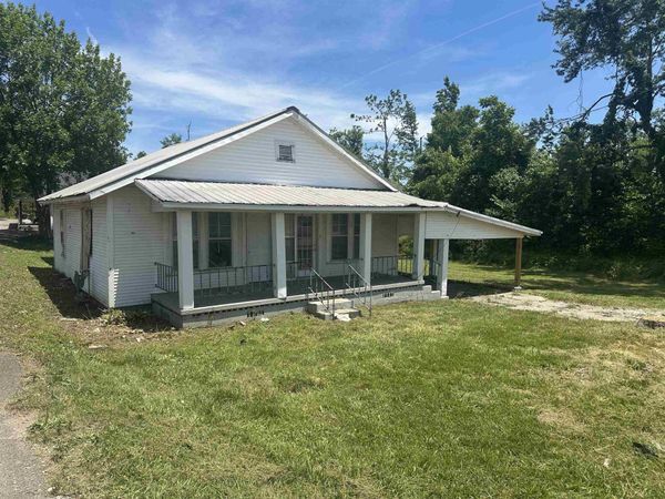 465 PEACH ST, Selmer, TN 38375