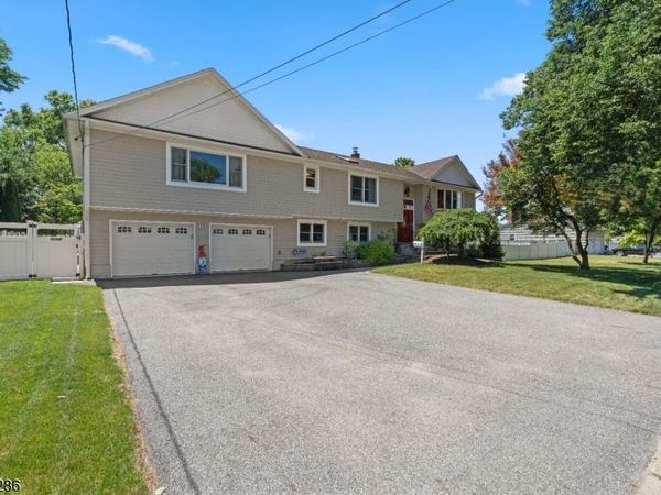 15 Kuiken Ct, Wayne, NJ 07470