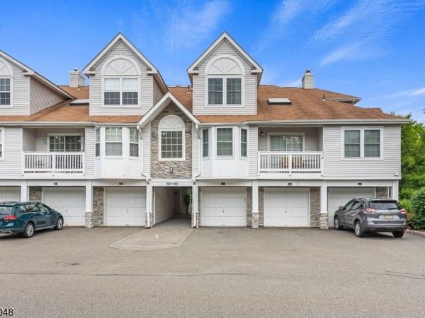 129 Autumn Ct, Roxbury, NJ 07852